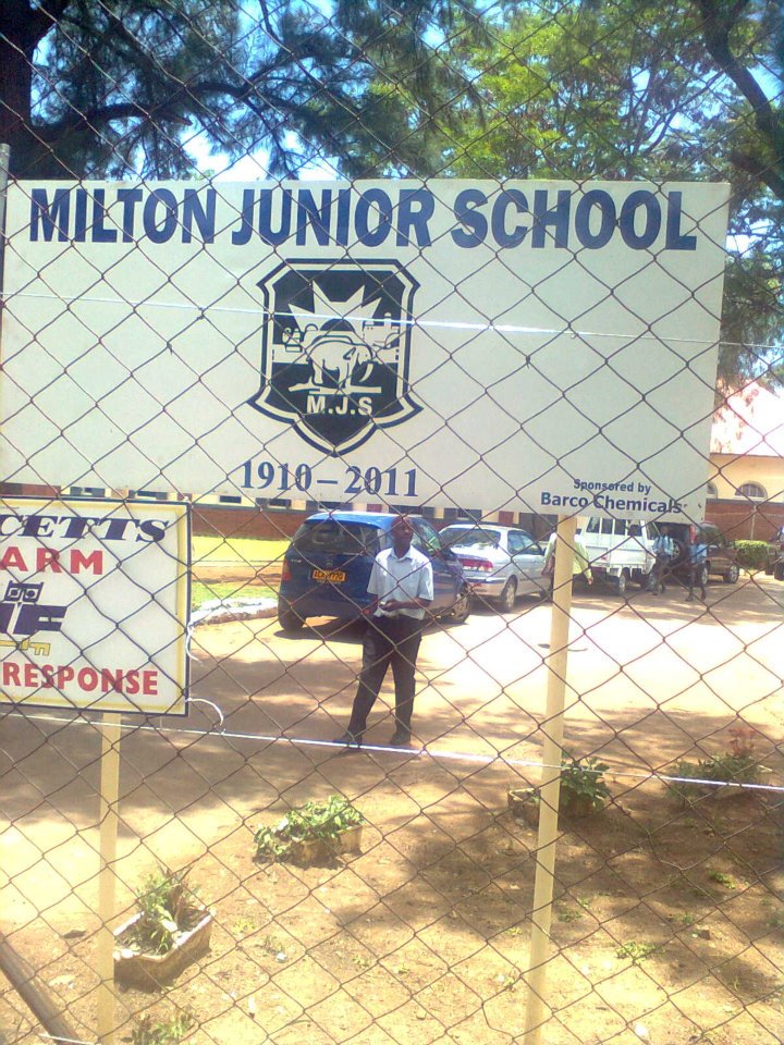 milton_junior_sign_2011
