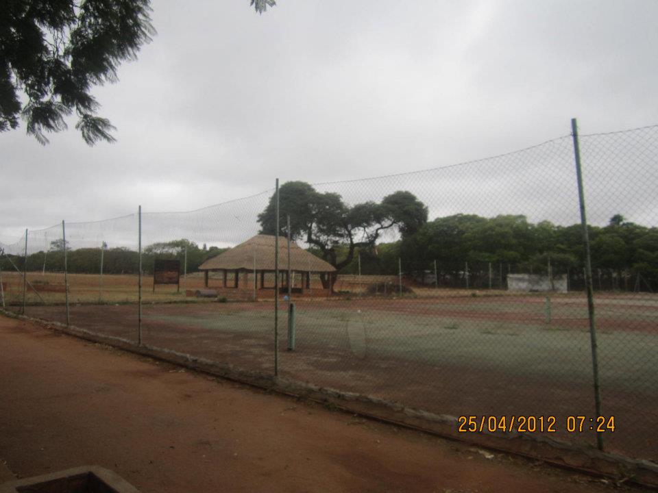 2012_tenniscourts_shed