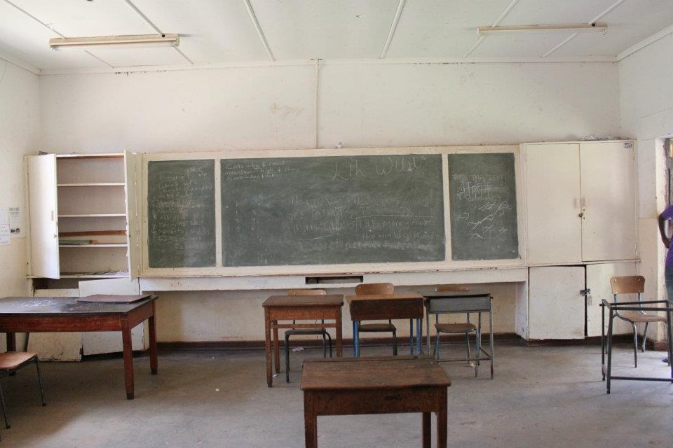 2014_classroom_blackboard_strorage