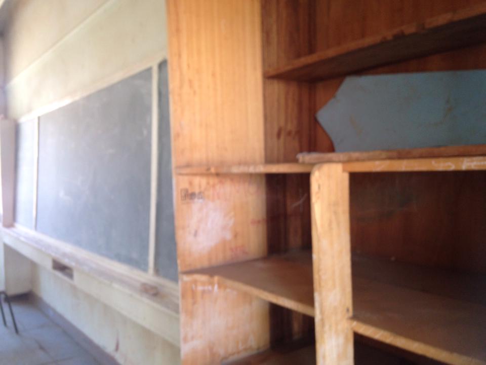 inside_classroom_2014_shelves